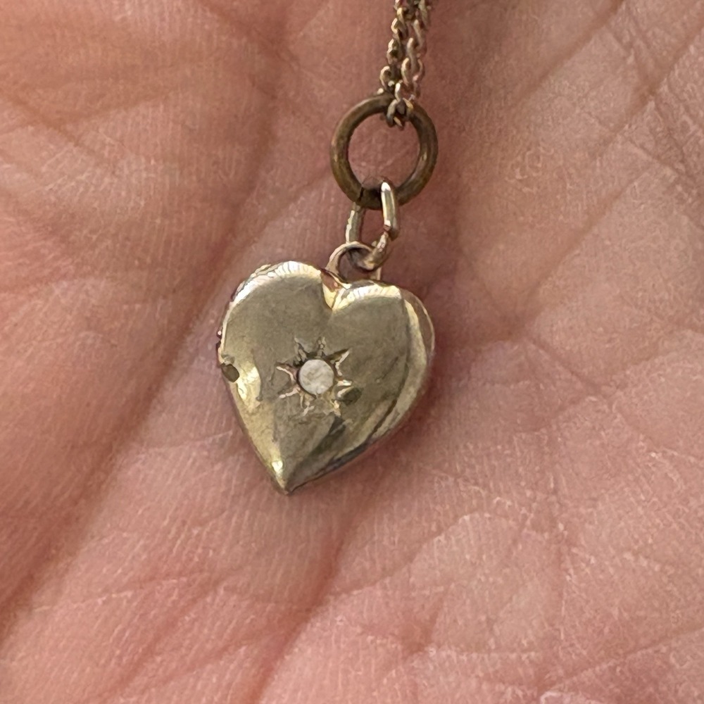 Vintage Gold Filled Heart Locket Necklace Goldtone Sweetheart 16" Dainty